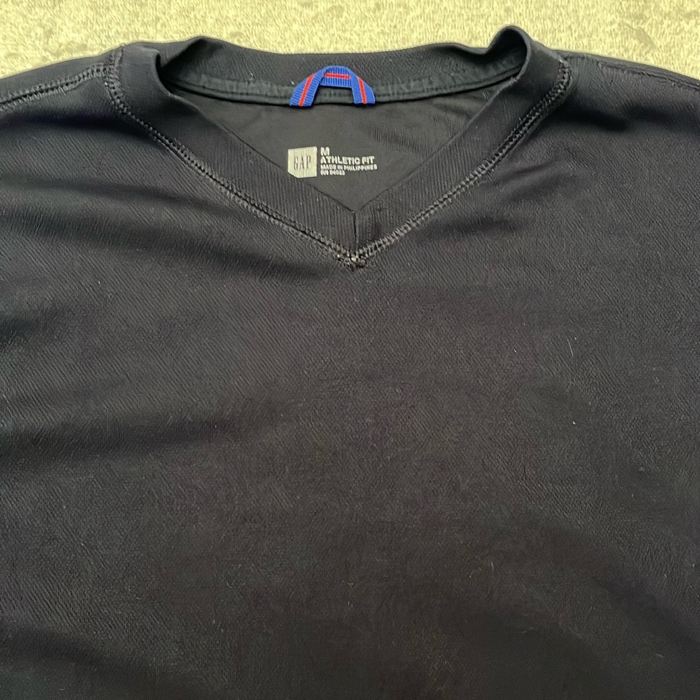 🏳️🌈 GAP Athletic Fit Tee - Picture 3 of 7